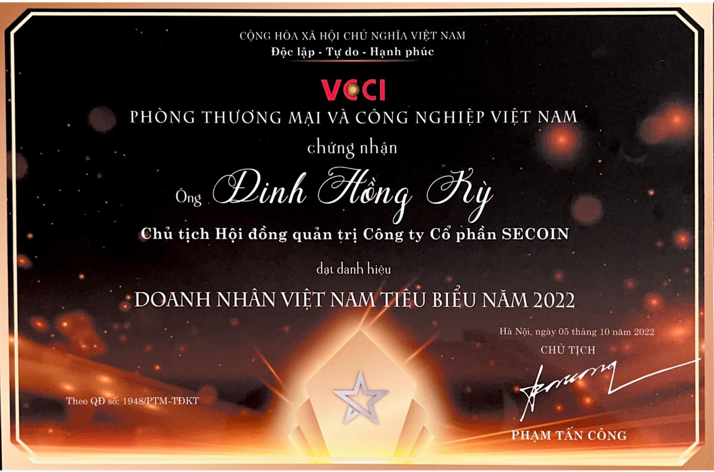 Ông Đinh Hồng Kỳ - Chủ tịnh Secoin nhận danh hiệu “ Doanh nhân Việt Nam tiêu biểu” năm 2022